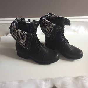 Two way black boots